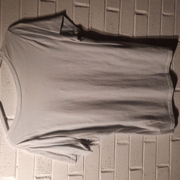 Old Navy V-Neck Tee - Picture 5 of 5
